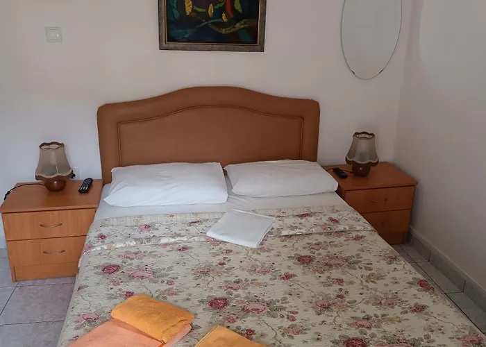 Anestis & Apartment