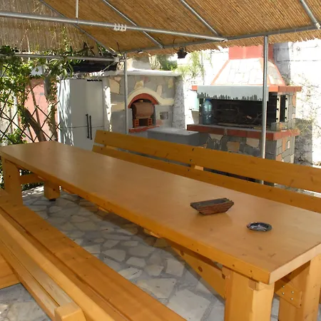 Apartmán Anestis & *