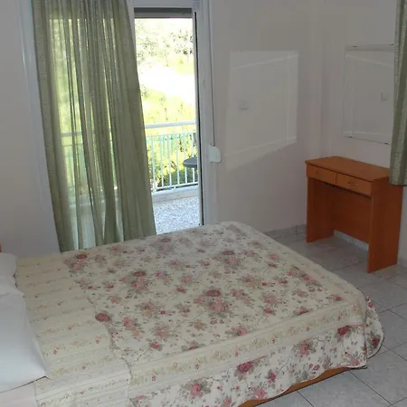 Anestis & アパート